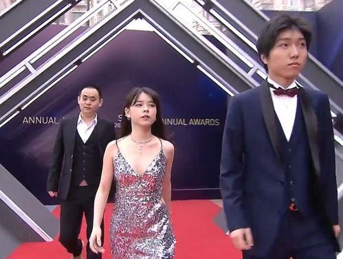 吃瓜网红两字网名女,揭秘网络红人的甜蜜与苦涩 第3张 吃瓜网红两字网名女,揭秘网络红人的甜蜜与苦涩 第3张